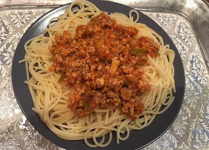 Espagueti Bolognesa con Carne de Contramuslo de Pollo